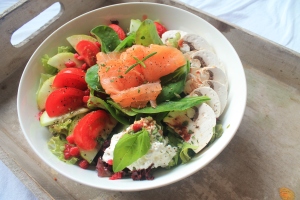 piecesofmahappiness-lunch-fitness-salmon-salad.jpg
